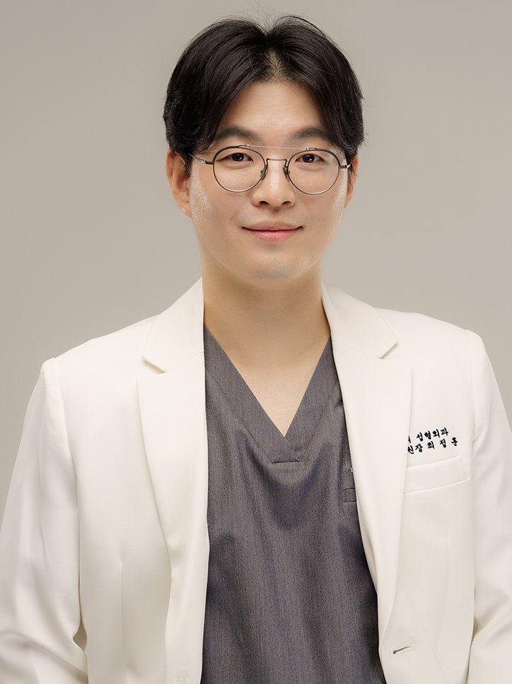 하니성형외과 최정훈 대표원장 진료 모습
